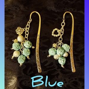 Metal hook book markers